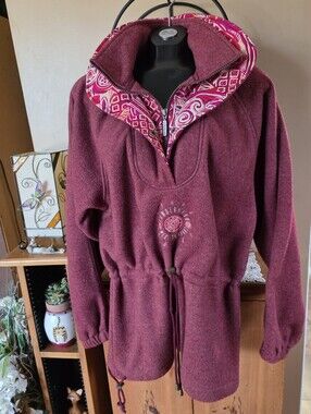 Vintage 90s Cozy Maroon Pullover Fleece with Pink Patterned Lining Size 12